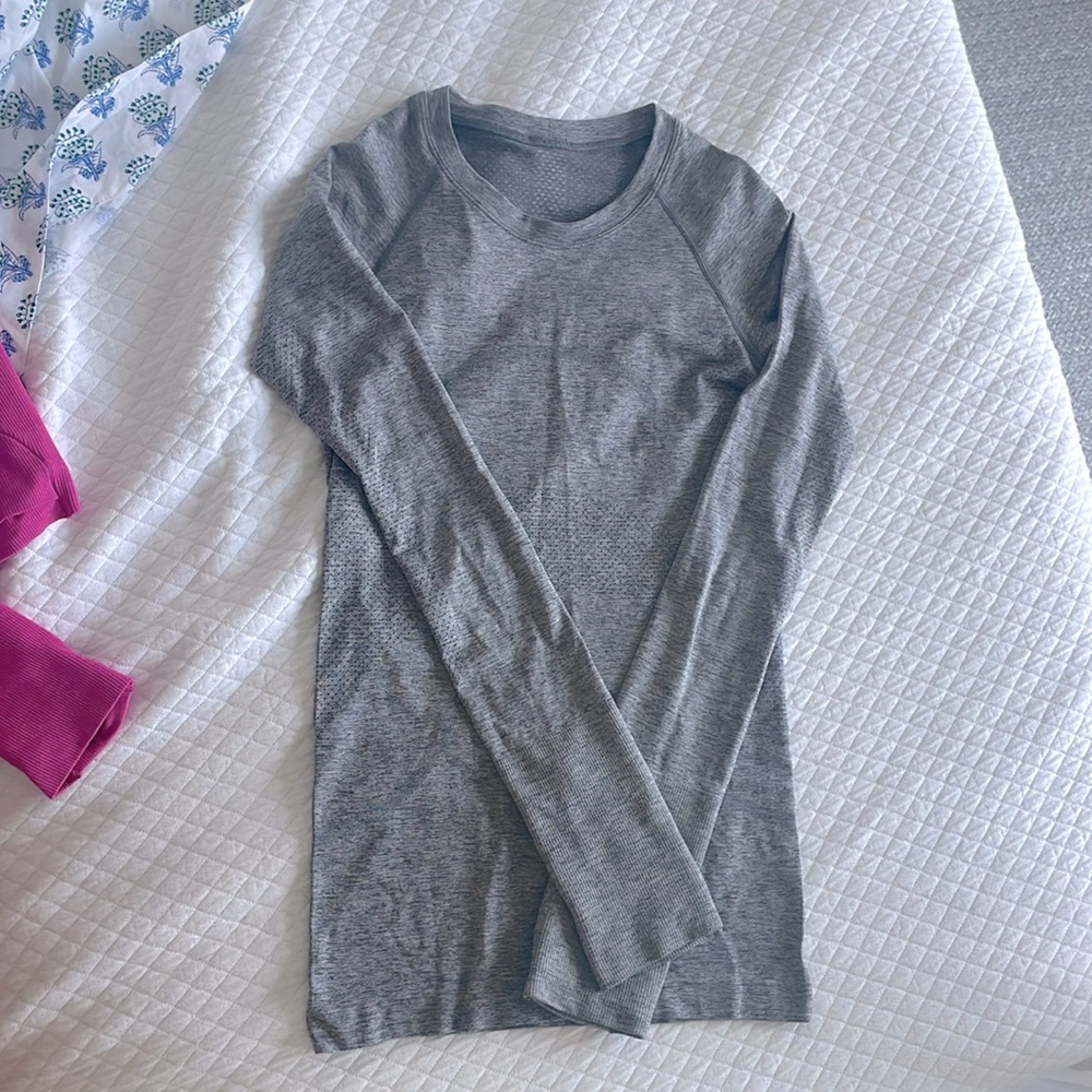 Swiftly Tech Long-Sleeve Shirt 2.0 in Slate/White